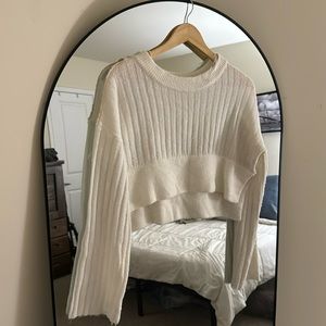 Selling my favorite crop sweater, perfect with a high waisted jean.